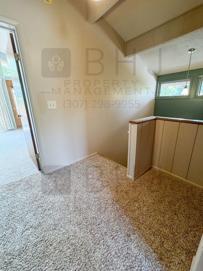 Building Photo - 21 Mills Ln