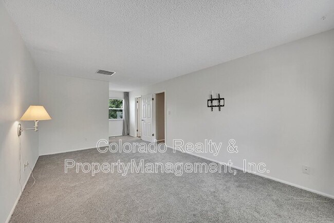 Building Photo - 2430 S Eagle Way