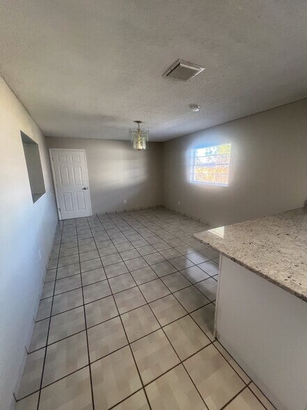 Building Photo - 7506 N Thatcher Ave