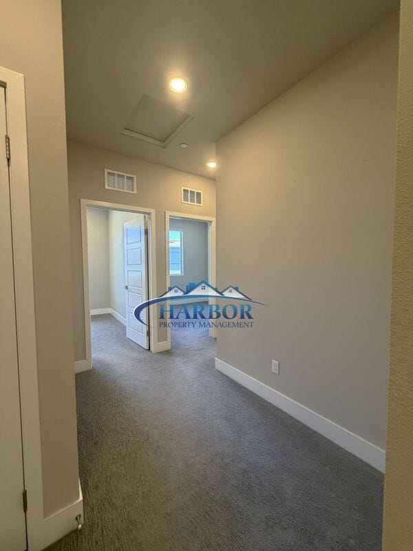 Building Photo - 1492 W Sunrise Ln