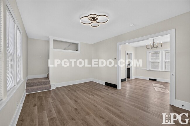 Building Photo - 2849 W Laskey Rd