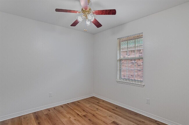 Building Photo - "Cozy Charm Awaits: 3-Bedroom Home with Fireplace in Bossier City!"