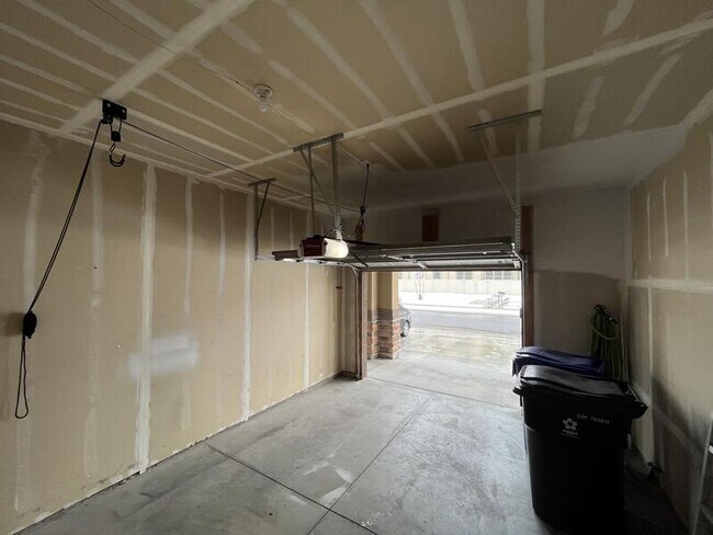 Building Photo - 1576 Venetian Way