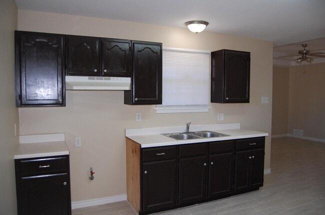 Building Photo - 1007 Warren Ave