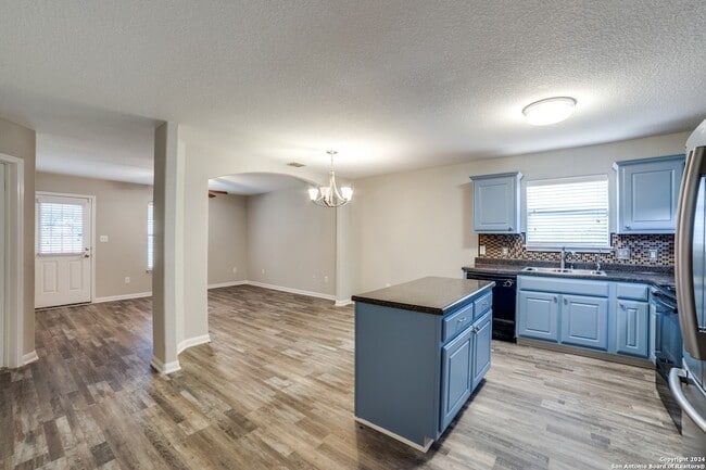 Building Photo - 11462 Country Canyon