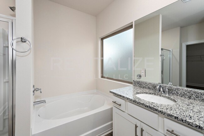 Building Photo - 14567 Dayton Cir