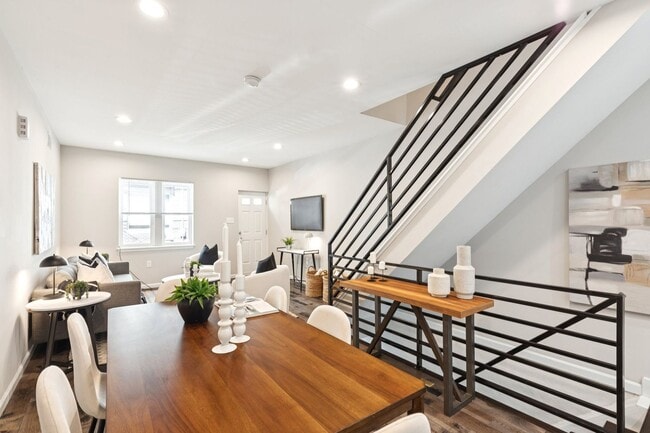 Building Photo - Grays Ferry beauty!
