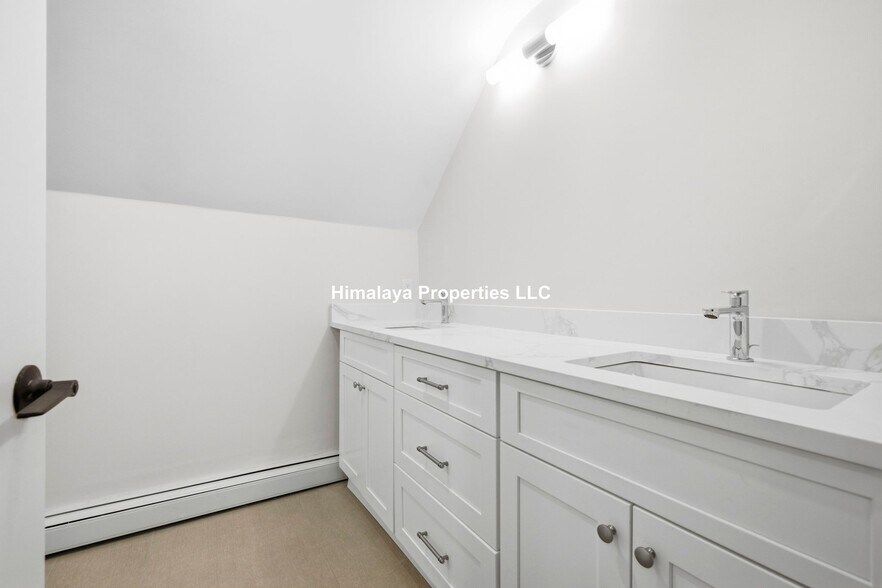 Building Photo - 111 Hillsdale Rd