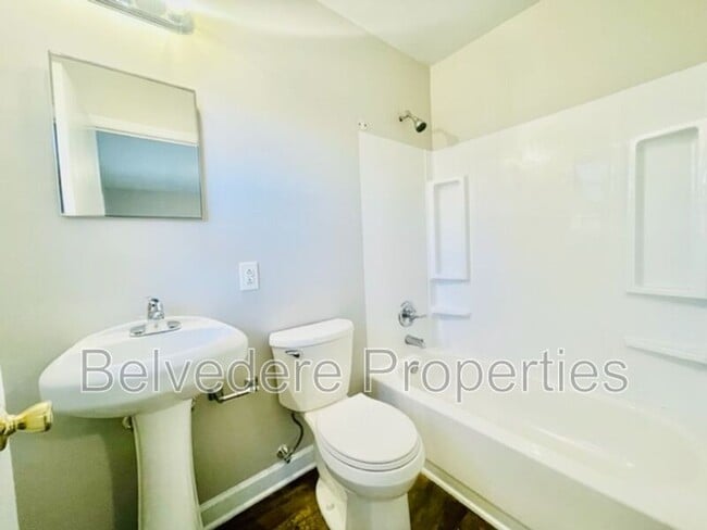 Building Photo - 215 McIver St