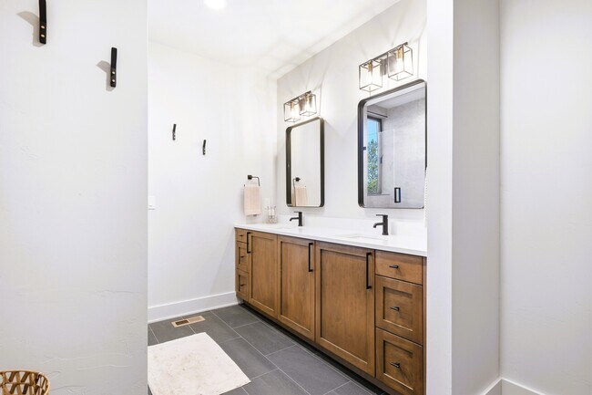 Building Photo - 4475 Forest Trail