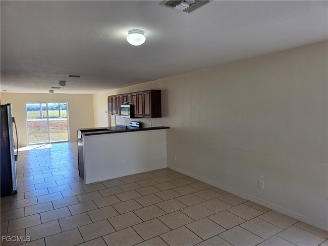 Building Photo - 5010 Dolphin Ct