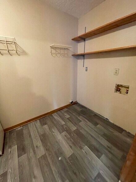 Building Photo - 506 Creekwood Cir