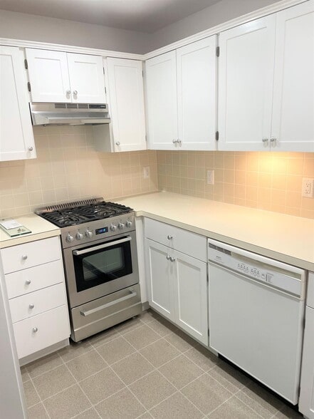 Building Photo - 30 Healey St