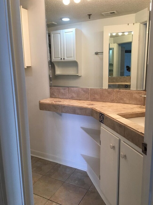 Building Photo - Incredible Location! Convenient 1BE/1BA living in the heart of Music Row!!