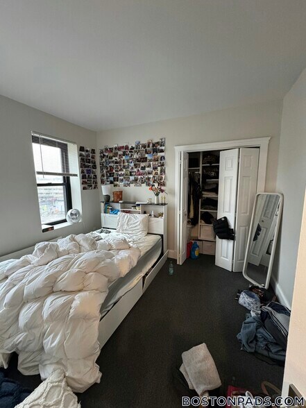 Building Photo - 829 Beacon St