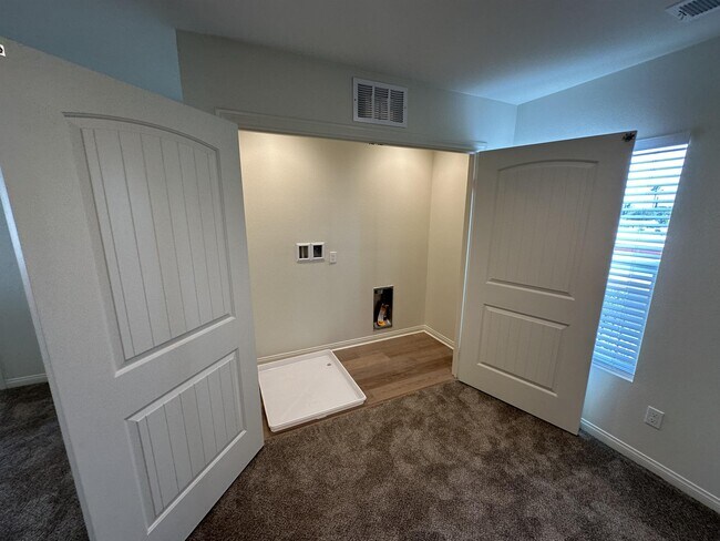 Building Photo - 2262 W Mill St