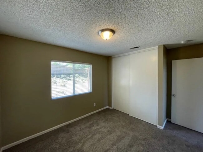 Building Photo - 3590 N Amberwood Ave