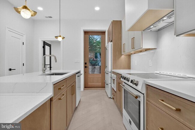 Building Photo - 1908 16th St NW