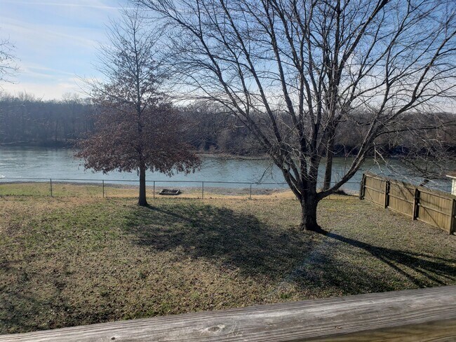Building Photo - 2180 Riverway Dr