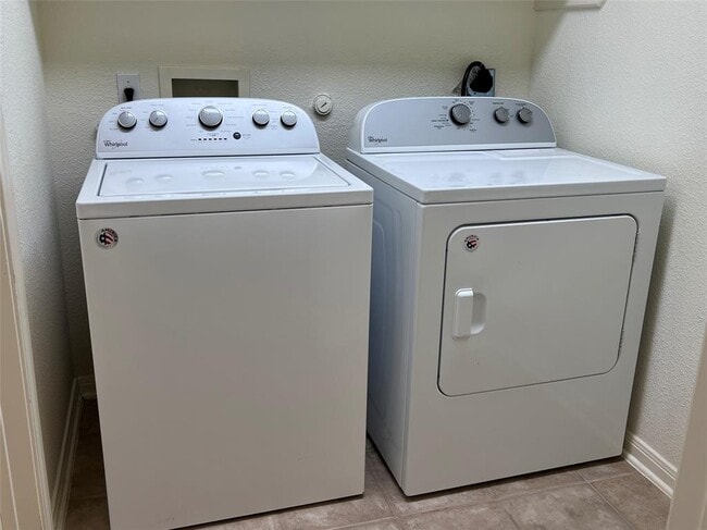 Building Photo - 10 Troon Dr