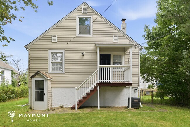 Building Photo - Spacious 3-Bedroom Baltimore Home