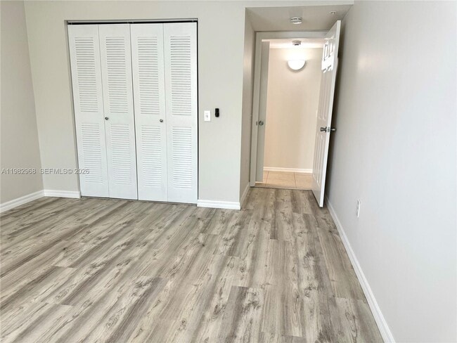 Building Photo - 1020 Villa Cir