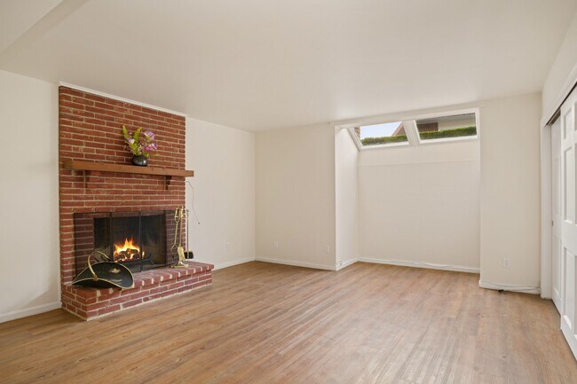 Building Photo - 52 Sherwood Pl