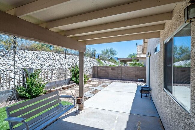 Building Photo - Warm Desert Living in La Cholla Ridge – 3 Bedroom Tucson Retreat