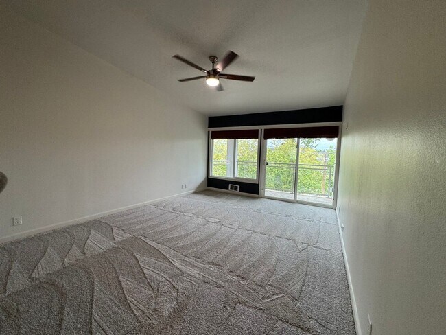Building Photo - 1bd/1ba Bellevue Condo