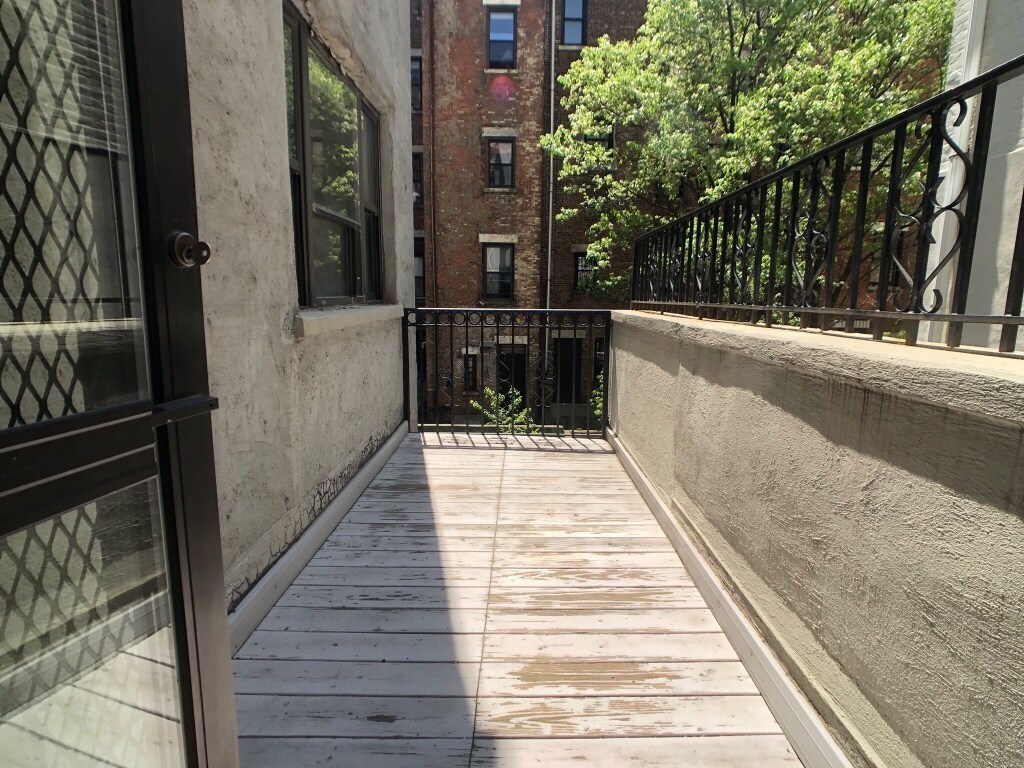 Building Photo - 306 W 106th St