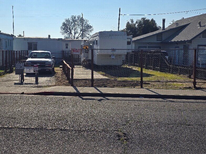 Primary Photo - 2065 Atwater Blvd
