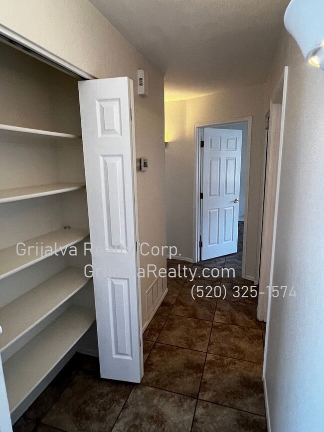 Building Photo - 3 Bedroom, 2 Bath House for Rent Northwest...