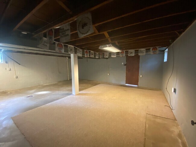 Building Photo - Bethel Park - 3 Bedroom Home - South Park Road - Pet Friendly!