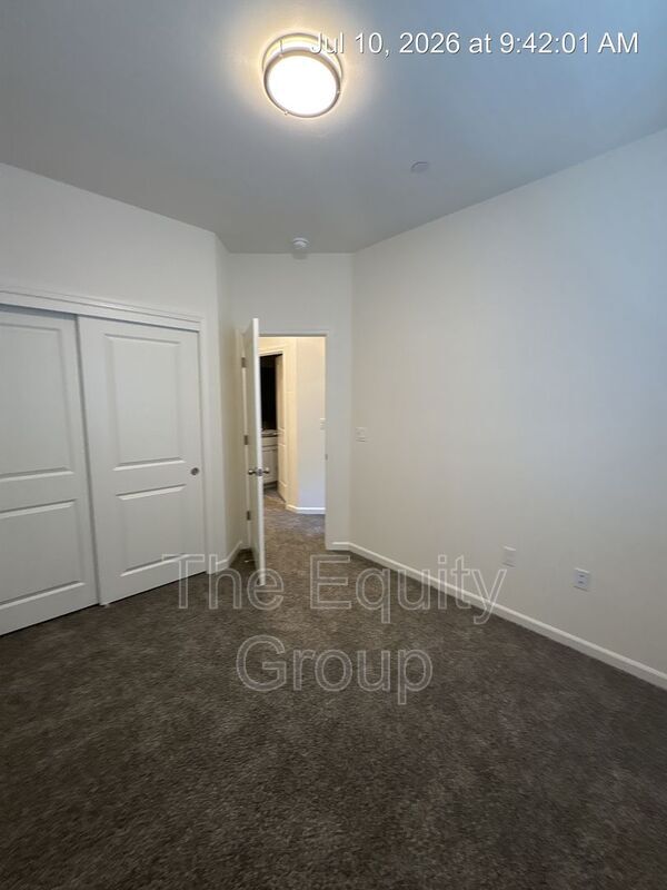 Building Photo - 735 S Pinkham St