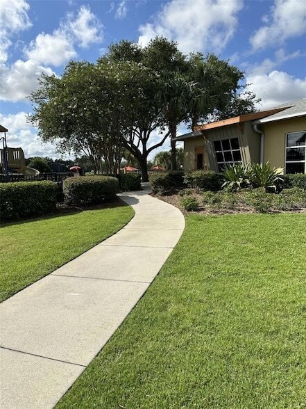 Building Photo - 4500 SW 52nd Cir