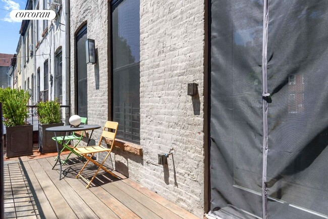 Building Photo - 294 Putnam Ave