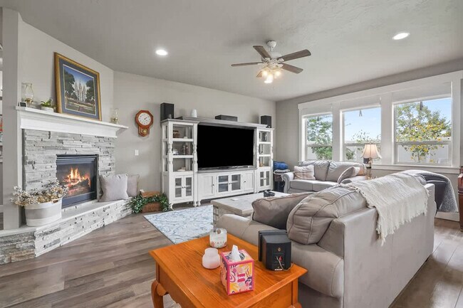 Building Photo - 18713 Easter Peak Ave