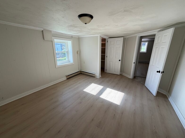 Building Photo - 2570 Sanger Ln