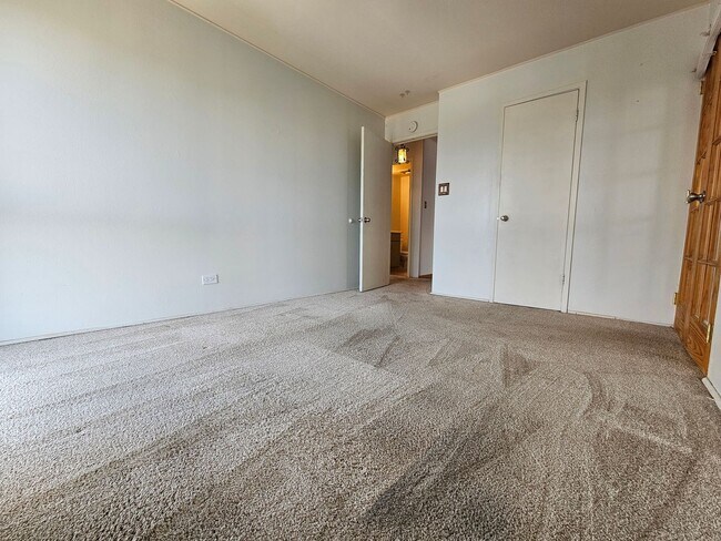 Building Photo - Amazing Penthouse 2 Bedroom 2 Bath With Mo...