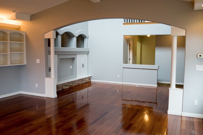 Building Photo - Evolve Real Estate: Available Immediately 3 Bedroom on a Huge Lot Facing Open Space! No Pets.