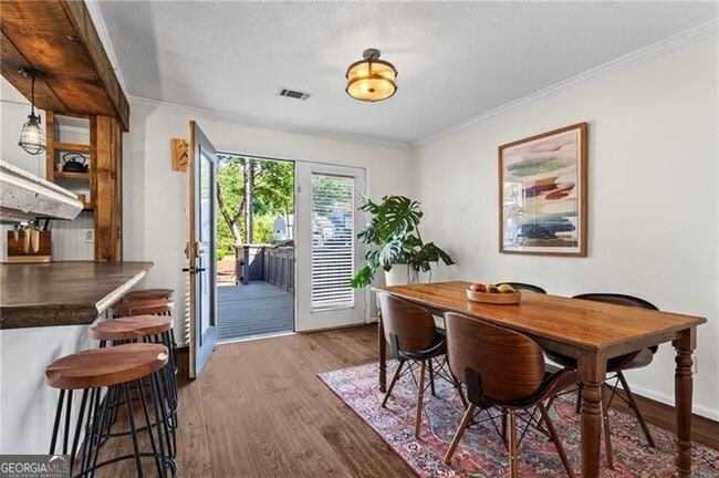 Building Photo - 1028 Riverbend Club Dr SE