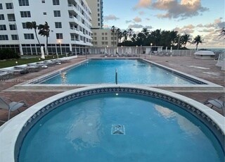 pool - 5005 Collins Ave