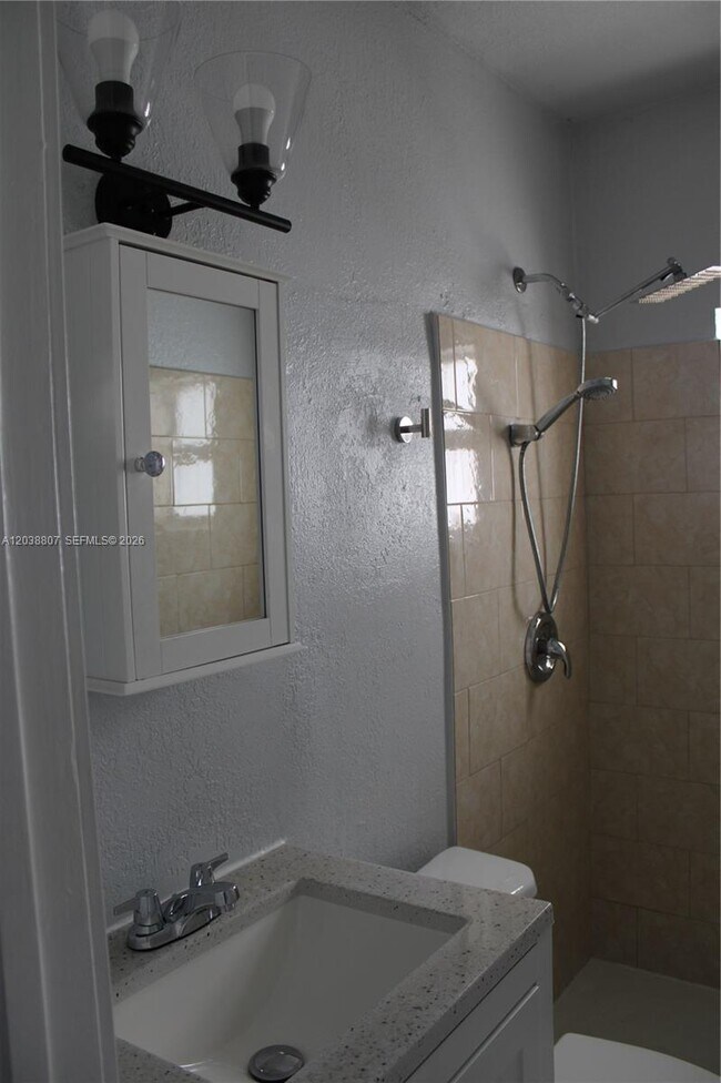 Building Photo - 3825 SW 88th Ct
