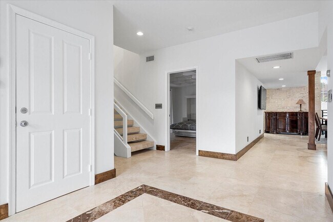 Building Photo - 1421 Ponce de Leon Dr