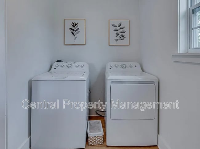 Building Photo - 1126 N Hwy 25 Bypass