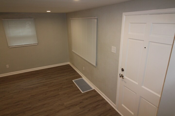 Building Photo - 504 Maytide St