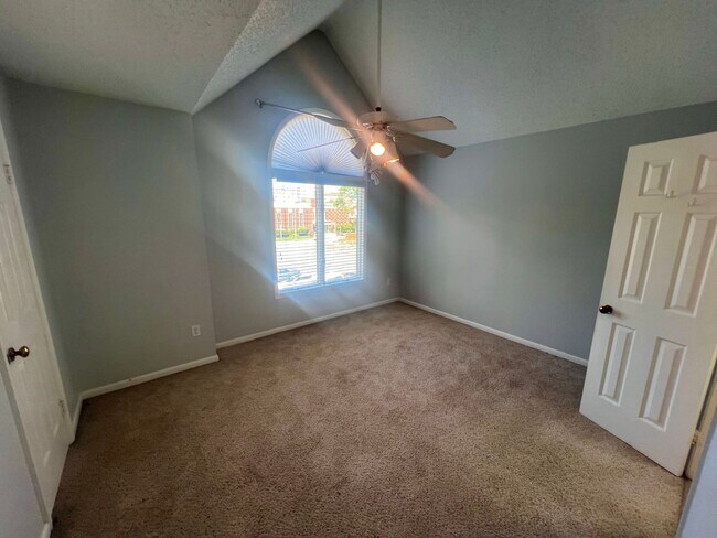 Building Photo - 3BR/3.5BA on the North End
