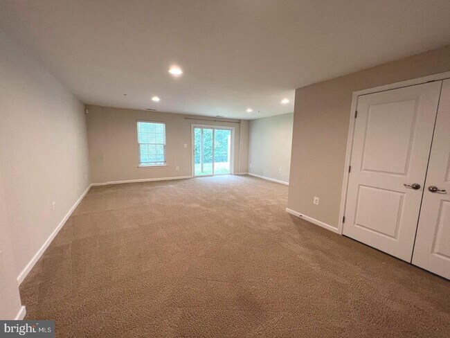 Building Photo - 356 Paladium Ct