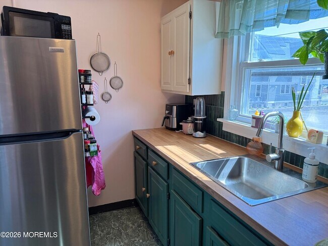 Building Photo - 410 Fifth Avenue Unit 2R