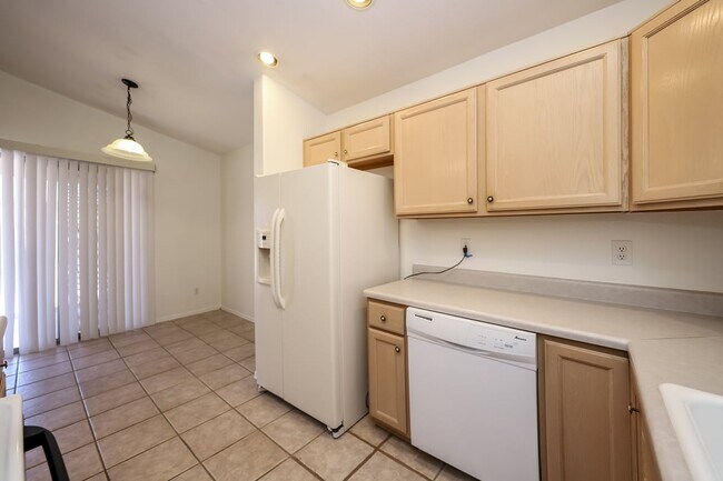 Building Photo - 8256 S Vía Del Forjador